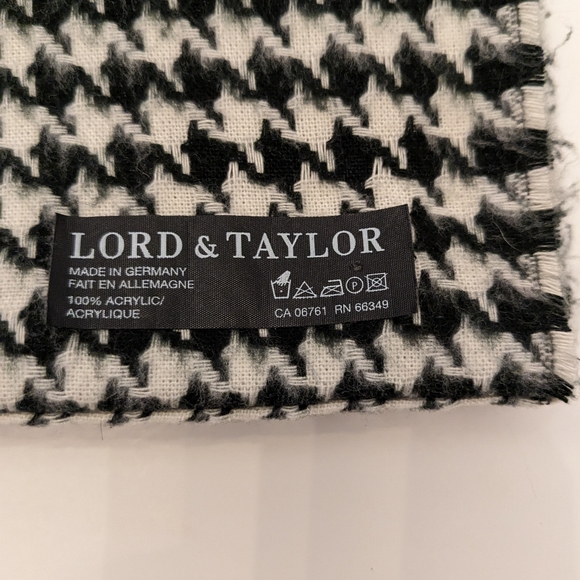 Lord &Taylor Houndstooth infinity scarf - Picture 4 of 5